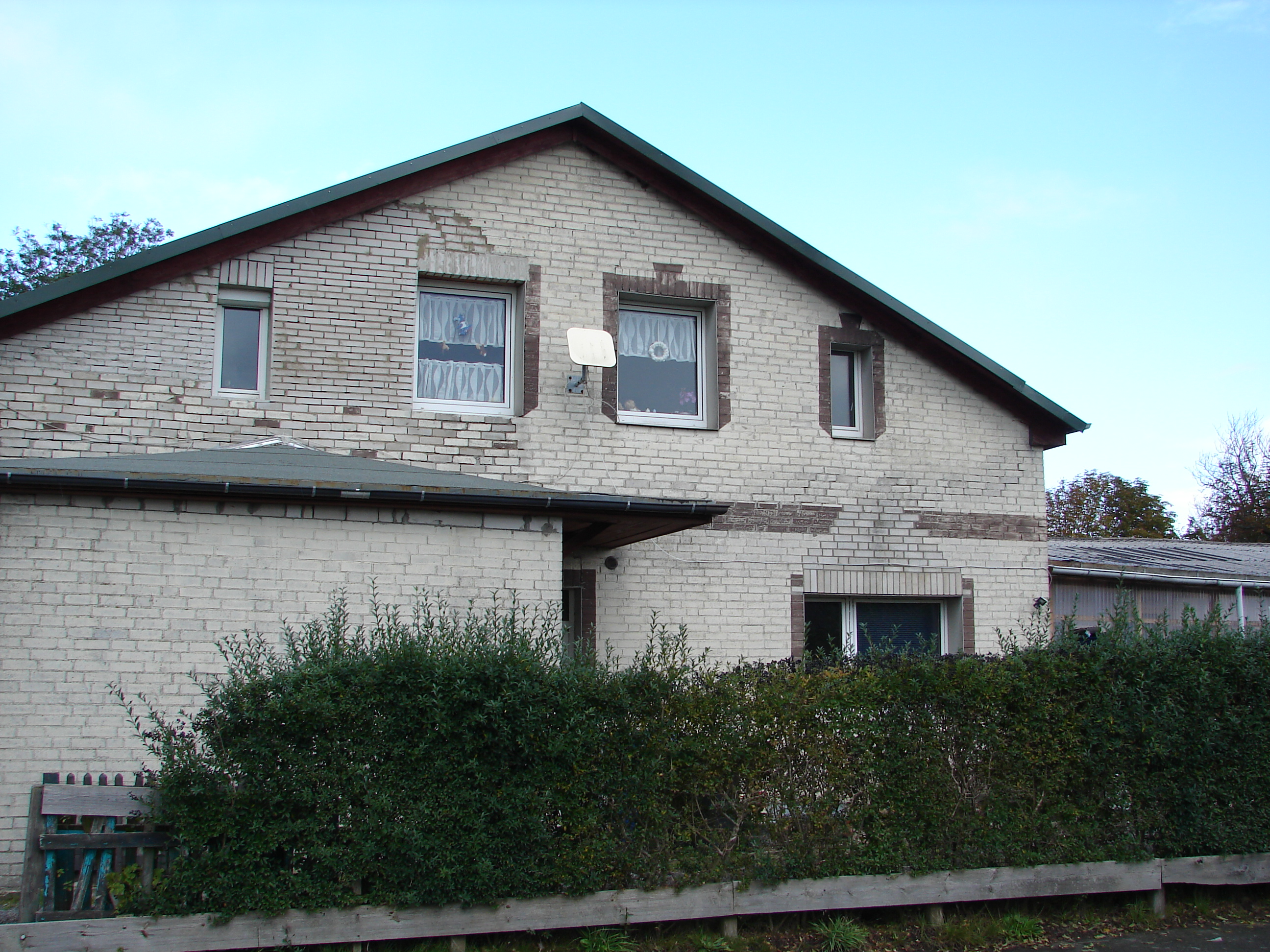 Grosses Haus Auf Grossem Grundstuck Mit Vielen Nutzungsmoglichkeiten