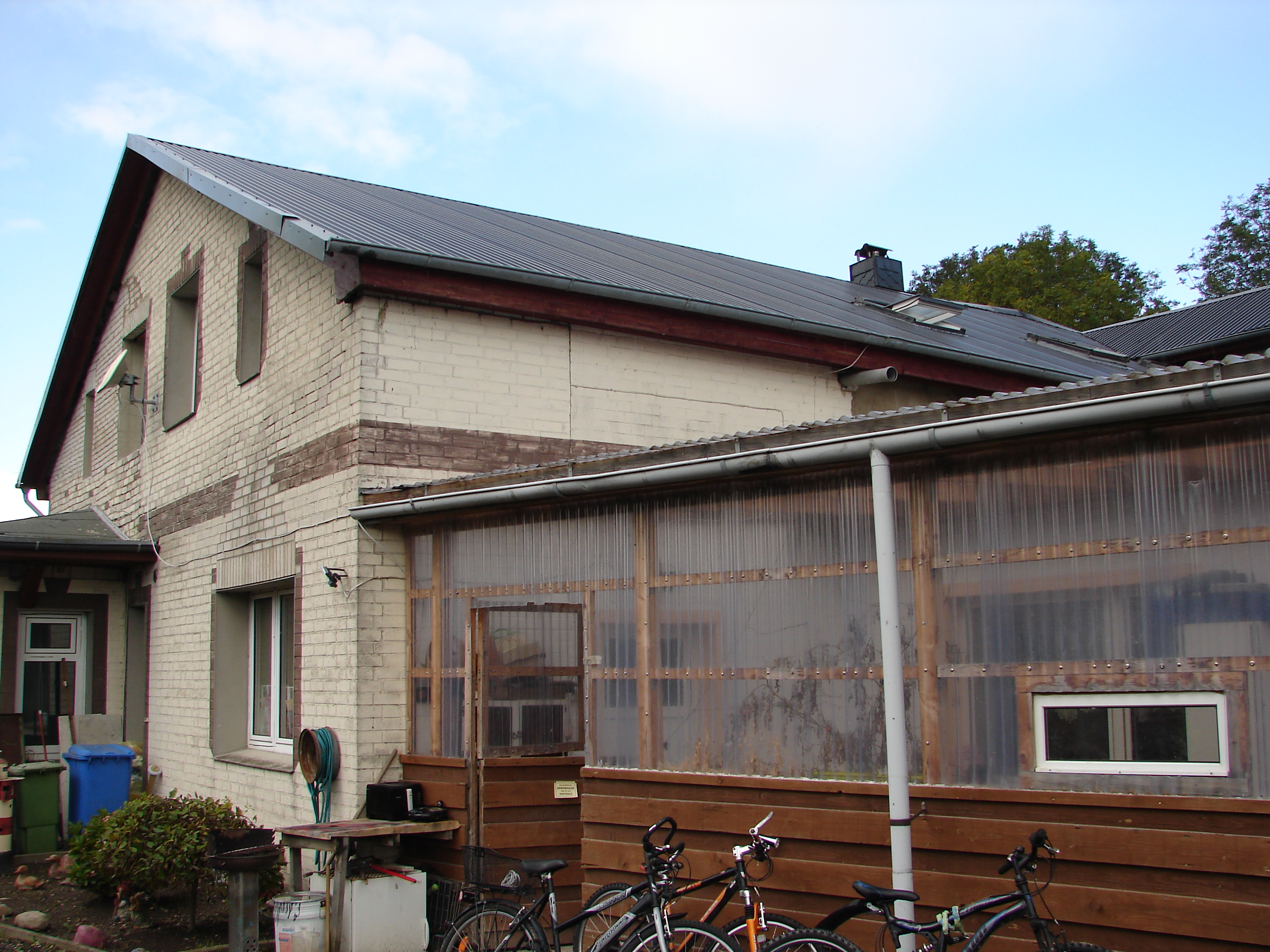 Grosses Haus Auf Grossem Grundstuck Mit Vielen Nutzungsmoglichkeiten