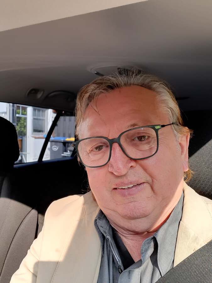 Wir suchen junge ausgebildete Makler (m/w/d), die mit uns zusammenarbeiten wollen und bieten Ihnen die Möglichkeit, Immobilienangebote bei uns einzustellen.